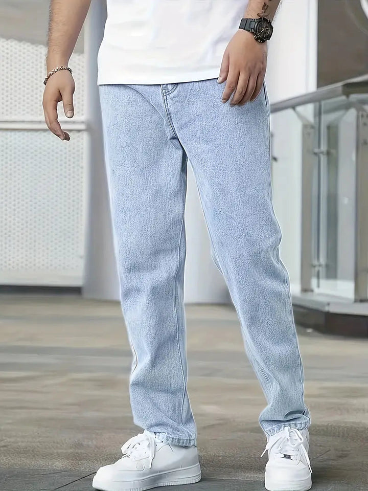 Tijdloze herenjeans met rechte pijpen en stijlvolle lichte wassing, perfect voor een veelzijdige casual look.