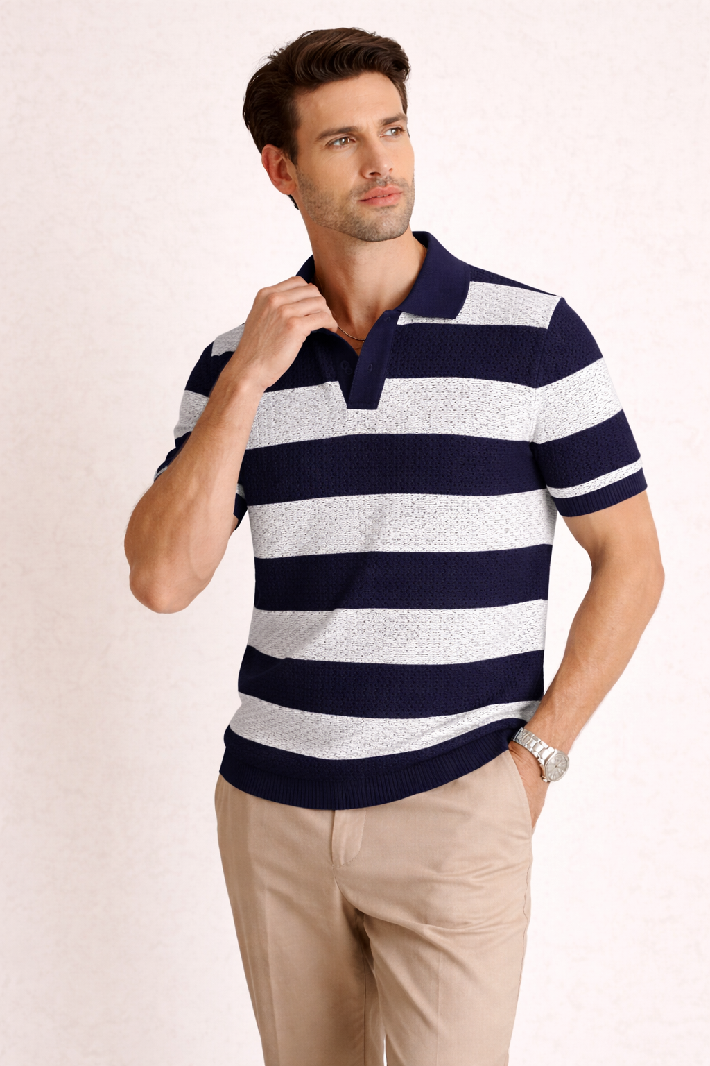 Beige herenpolo met korte mouwen, ideaal voor een stijlvolle zomerlook. Comfortabel en casual voor dagelijks gebruik.