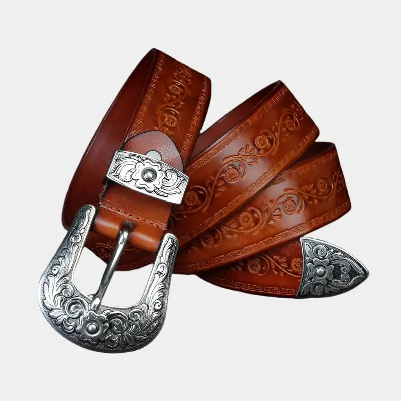 Duurzame herenriem van leer met verfijnde gegraveerde gesp in authentieke cowboystijl.