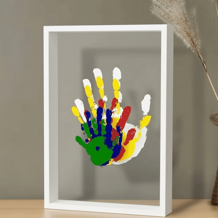 Uniek kraamcadeau: houten lijst voor het bewaren van baby's handafdruk en voetafdruk herinneringen.