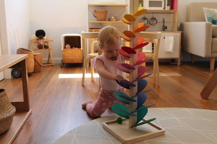 Houten muzikale klankboom, ideaal sensorisch speelgoed voor de ontwikkeling van jonge kinderen.
