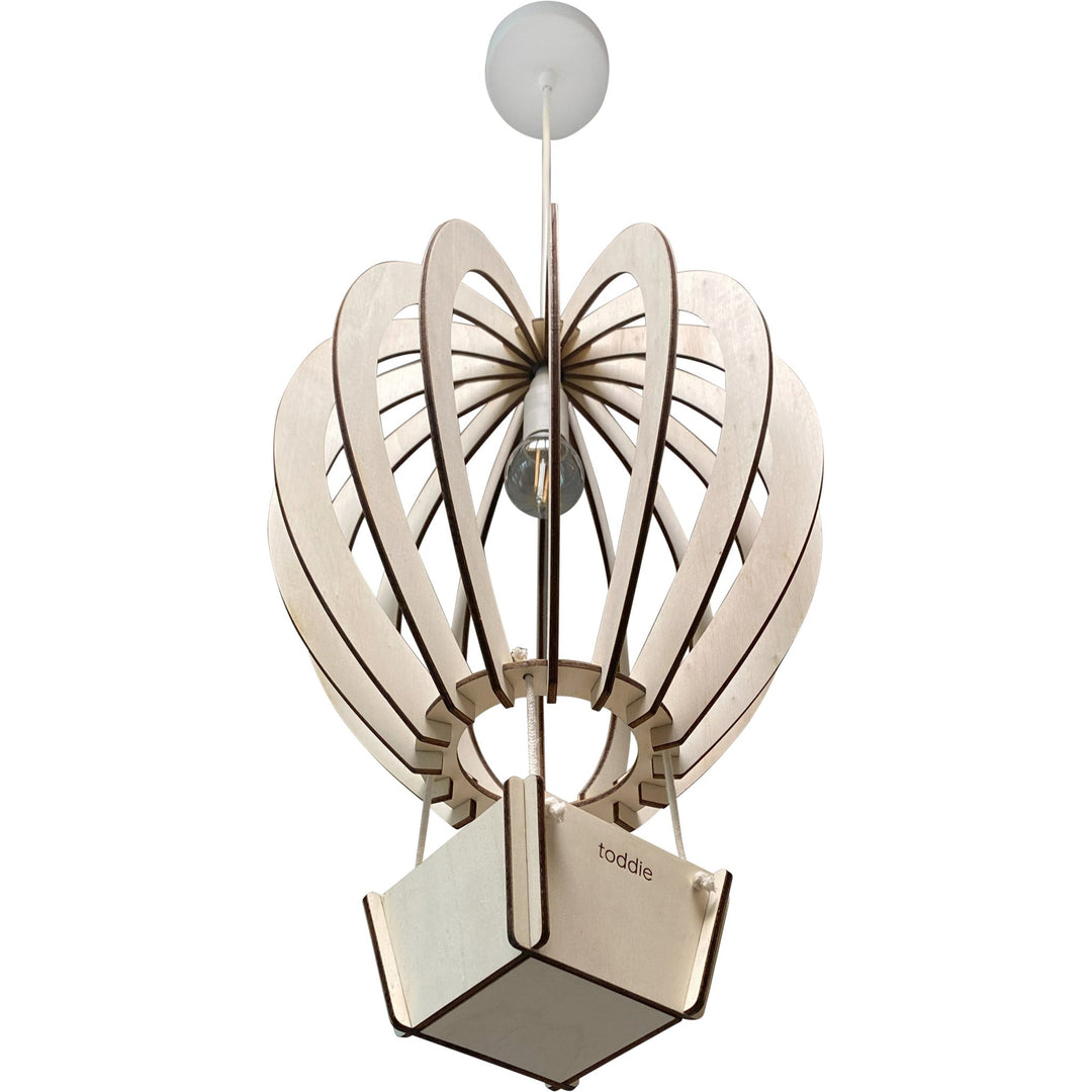 "Houten luchtballon hanglamp kinderkamer 3D design, blank hout, creëert magische schaduwen, decoratief en duurzaam"