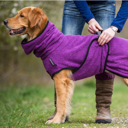 "Huisdier badjas van dik flanel in diverse kleuren, ideaal na baden voor het warm en droog houden van je huisdier."