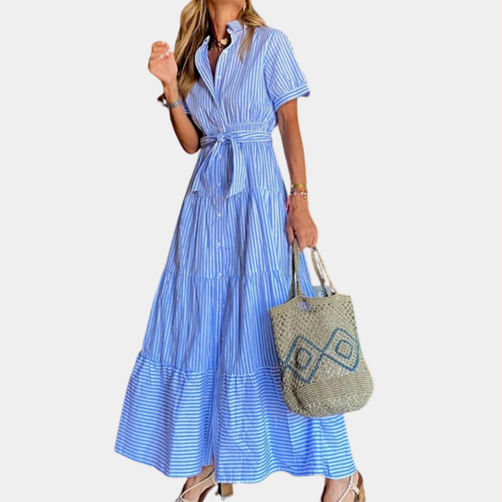 Irina gestreepte maxi-jurk voor dames met ceintuur in blauw en groen, met een zomerse en elegante uitstraling.