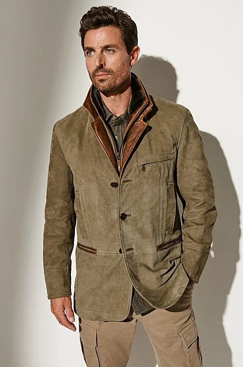 "Joachim Vintage Jas in luxe suède, slim fit herenjas met lederen details, knoopsluiting voor elegante uitstraling."