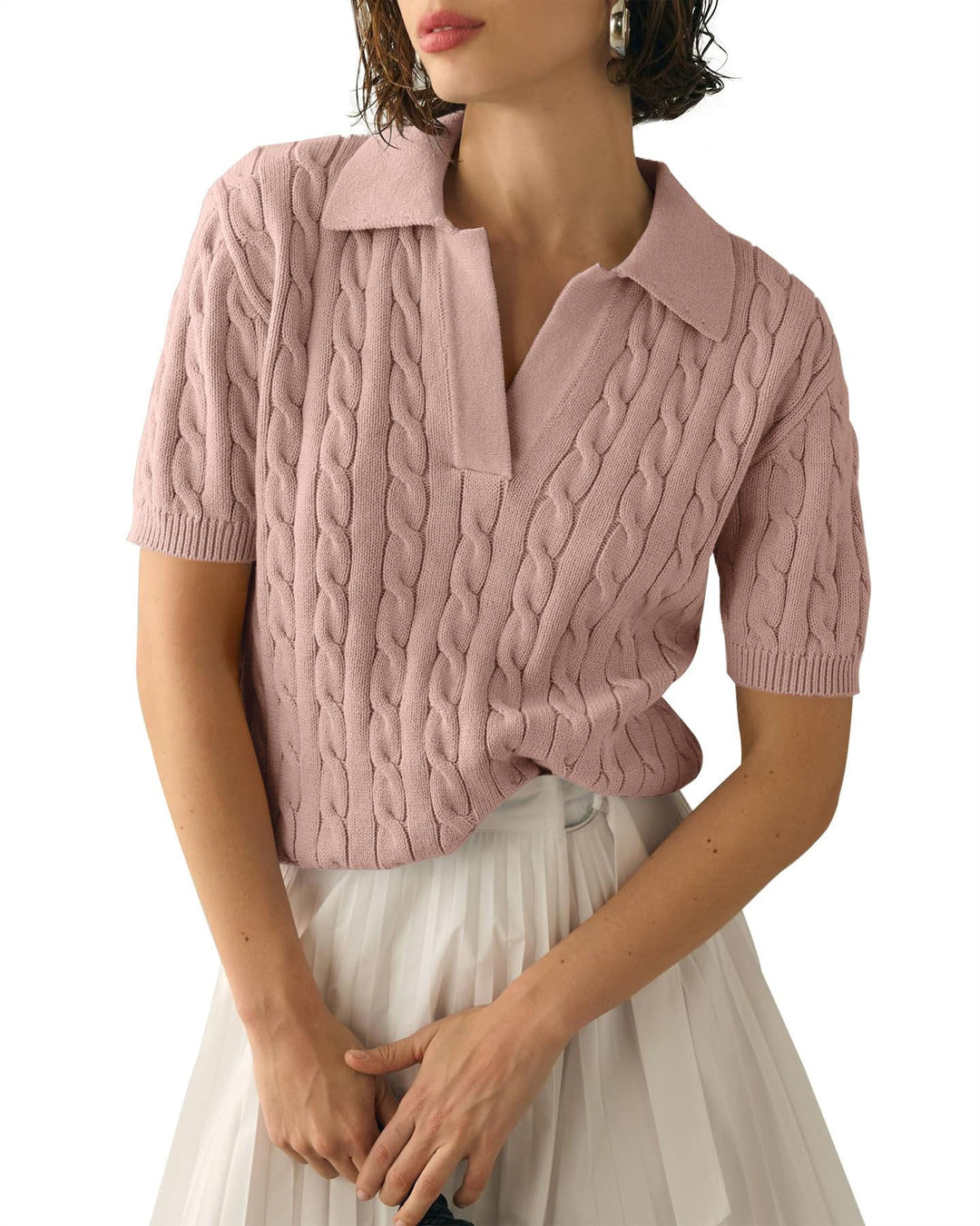 "Kabelgebreide dames top met reverskraag, korte mouwen, elegante textuur, ideaal voor casual en formele looks."