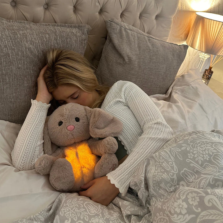 Multifunctionele pluche knuffel: nachtlampje, ademhalingshulp en ontspanning in één product.