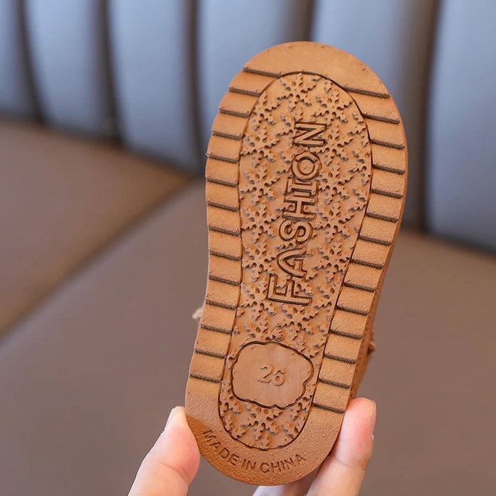 Gezellige herfstschoenen: warme Boston mini kinderlaarzen met zachte voering voor optimale warmte en comfort.