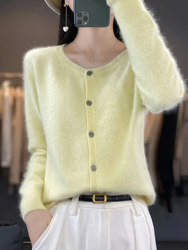 Elegant dames vest met ronde hals, perfect voor een stijlvolle, comfortabele outfit. Een modieus basisstuk.