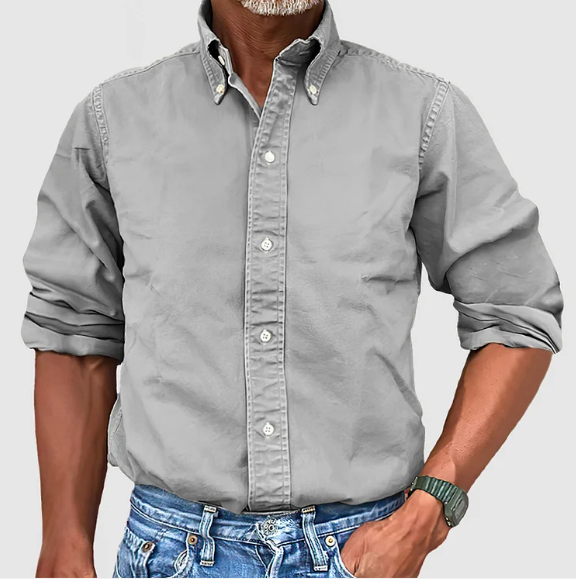 Goedgepast heren overhemd met lange mouwen, klassieke knoopsluiting. Comfortabel en stijlvol voor elke gelegenheid.