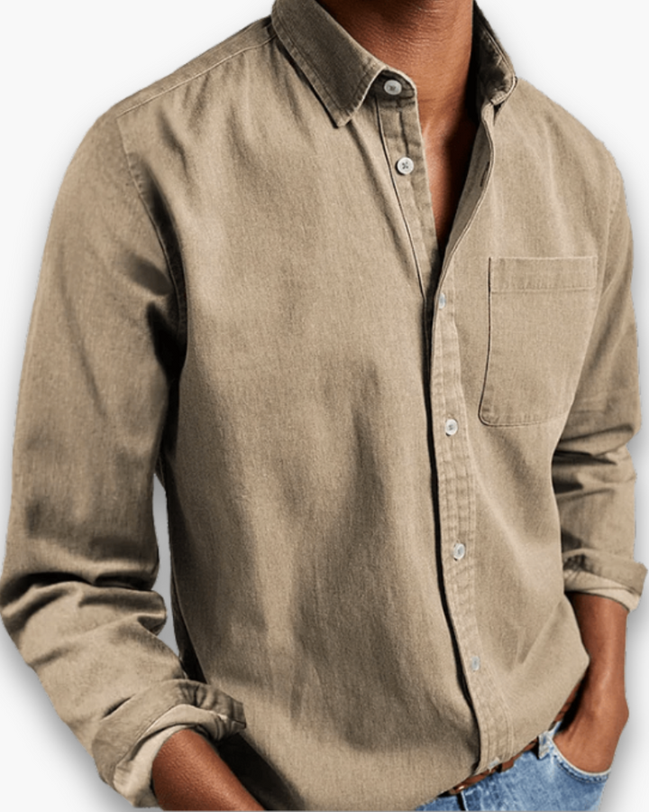 Veelzijdig heren overhemd. Comfortabel klassiek shirt, perfect voor zomerse dagen en elke mannenmode outfit.