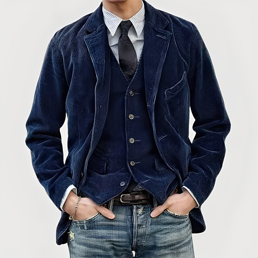Verfijnd heren gilet met klassieke knoopsluiting en verstelbare rugband, voor een perfecte pasvorm in elke outfit.