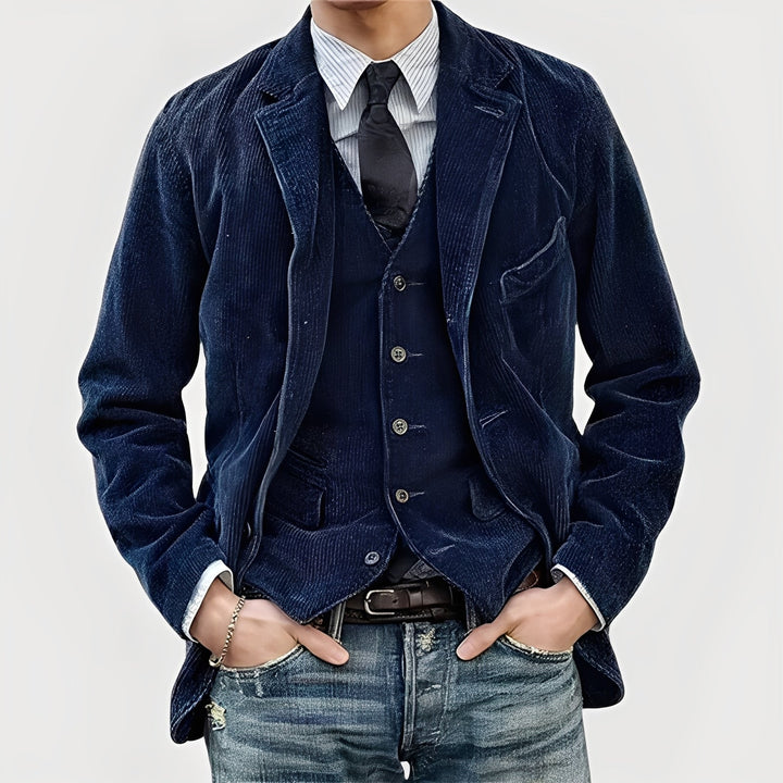 Verfijnd heren gilet met klassieke knoopsluiting en verstelbare rugband, voor een perfecte pasvorm in elke outfit.