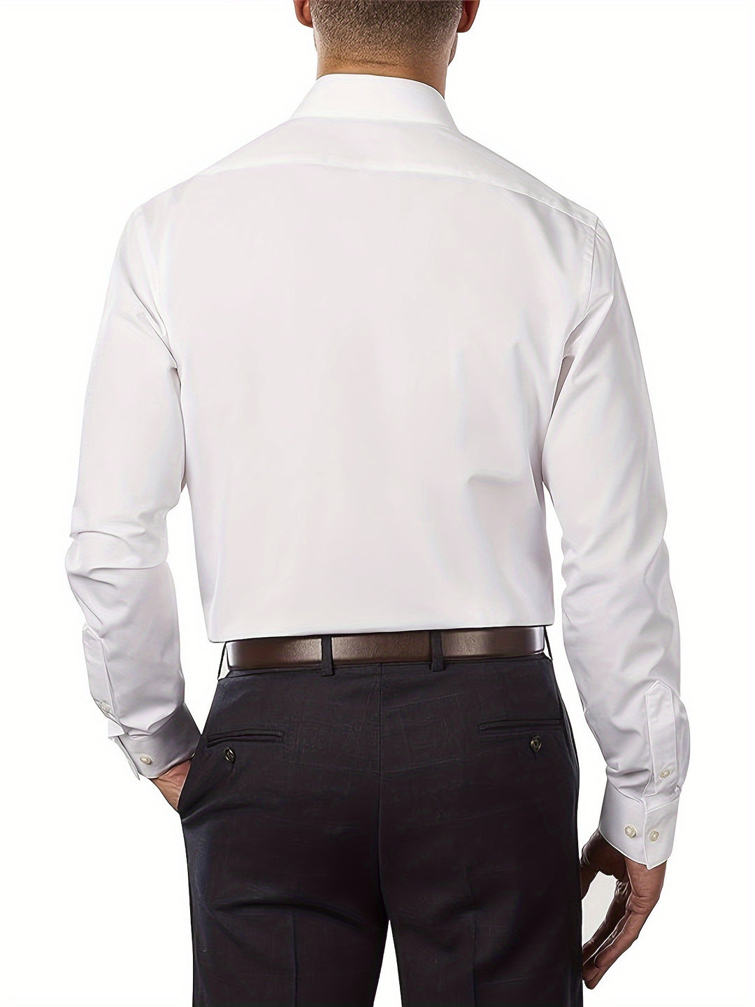 "Klassiek herenoverhemd van katoen-polyester met effen design, regular fit en reverskraag, ideaal voor formele gelegenheden."