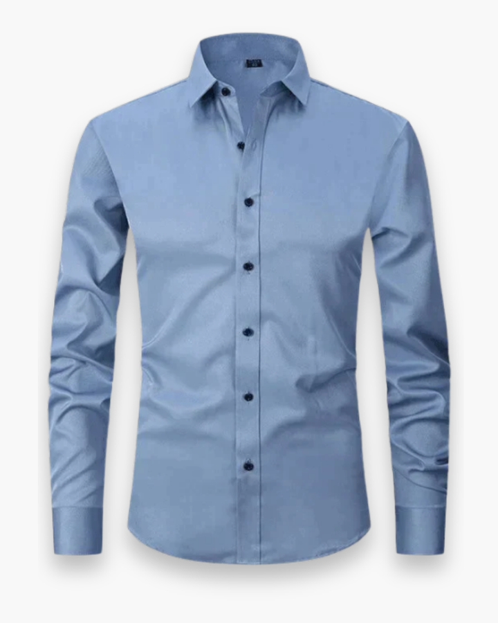 Man draagt klassiek slim fit herenoverhemd; perfect voor formele of casual stijl met optimaal comfort.