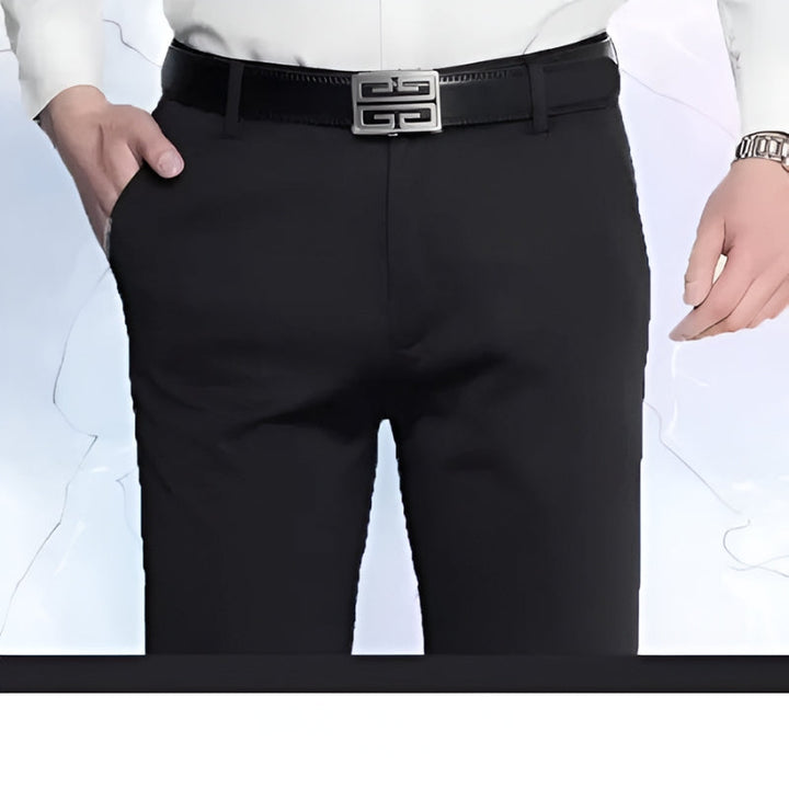 Klassieke beige herenbroek met hoge taille, perfecte pasvorm voor de zomer, biedt comfort en stijl voor elk evenement.
