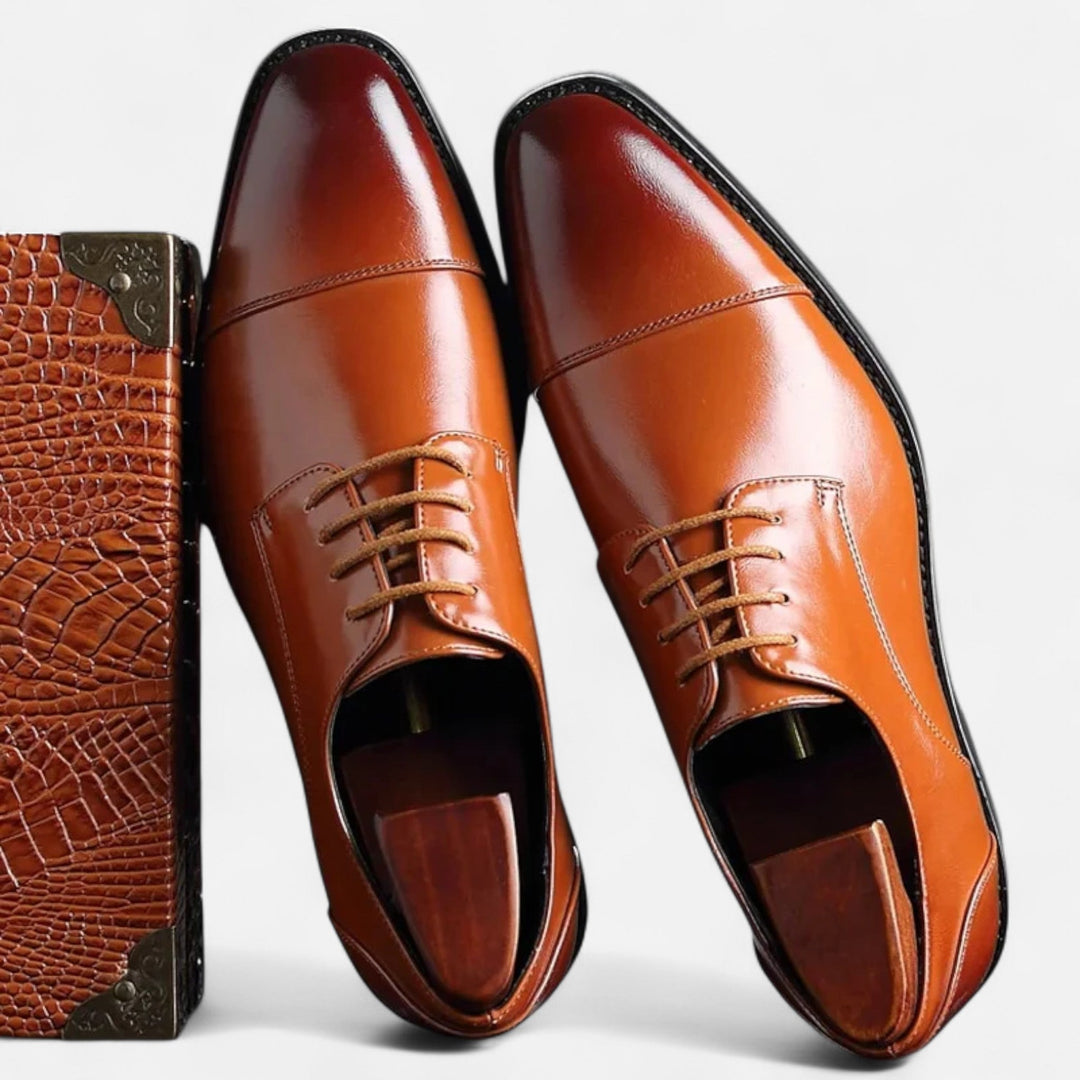 Klassieke bruine heren Oxford schoenen. Elegante formele schoenen voor zakelijke of feestelijke gelegenheden.