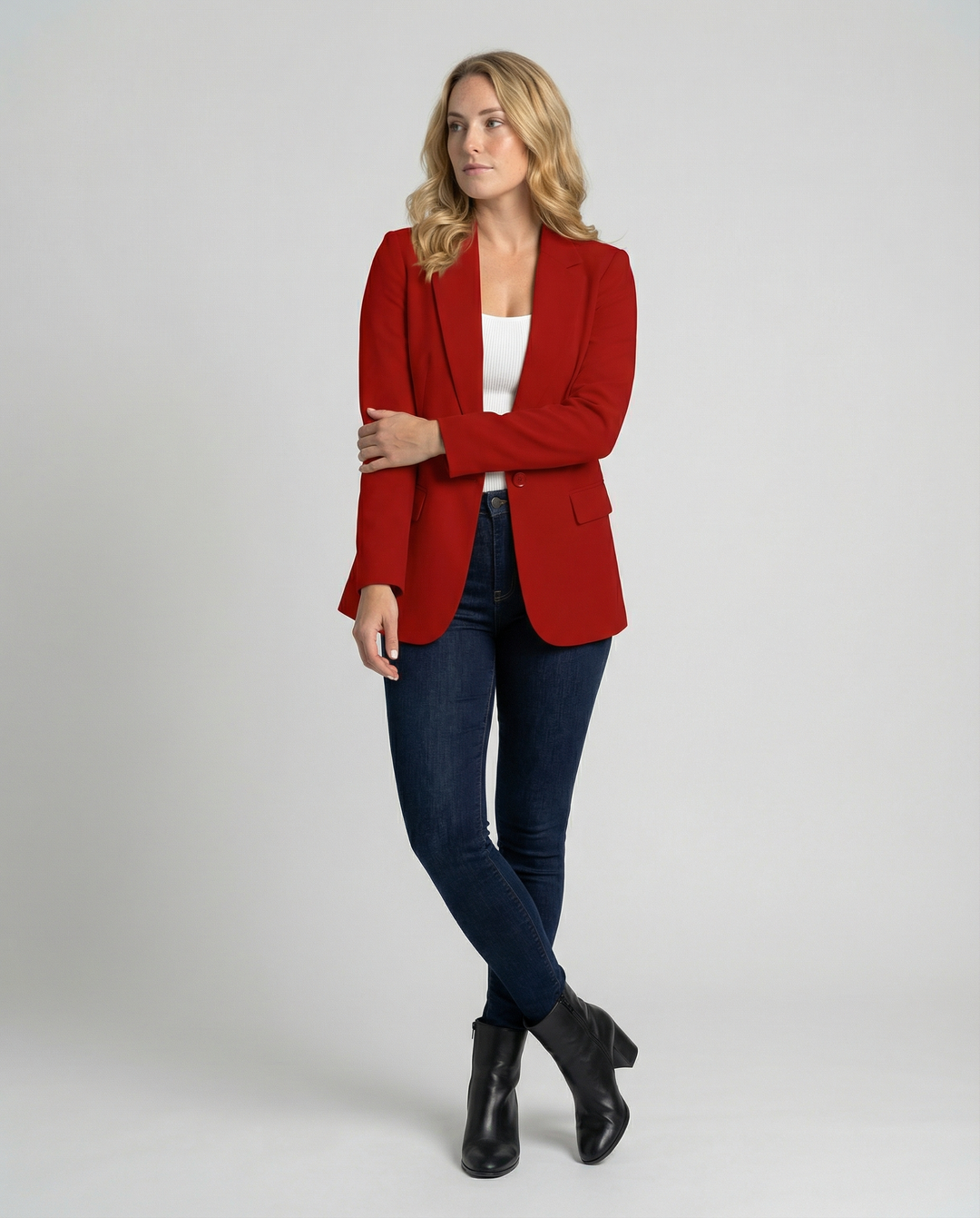 Formele slim fit dames blazer, klassiek met knoopsluiting en reverskraag. Perfect voor lente/zomer damesmode.