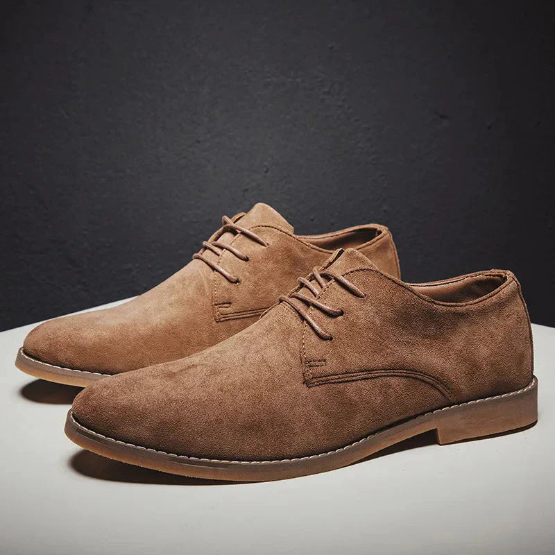 Klassieke heren Oxford schoenen. Elegante zwarte veterschoenen voor een formele of zakelijke look, comfortabel en stijlvol.