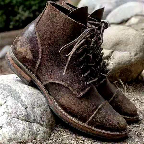 Robuuste heren veterlaarzen met stijlvol design, perfect voor comfort en mode tijdens winterdagen.
