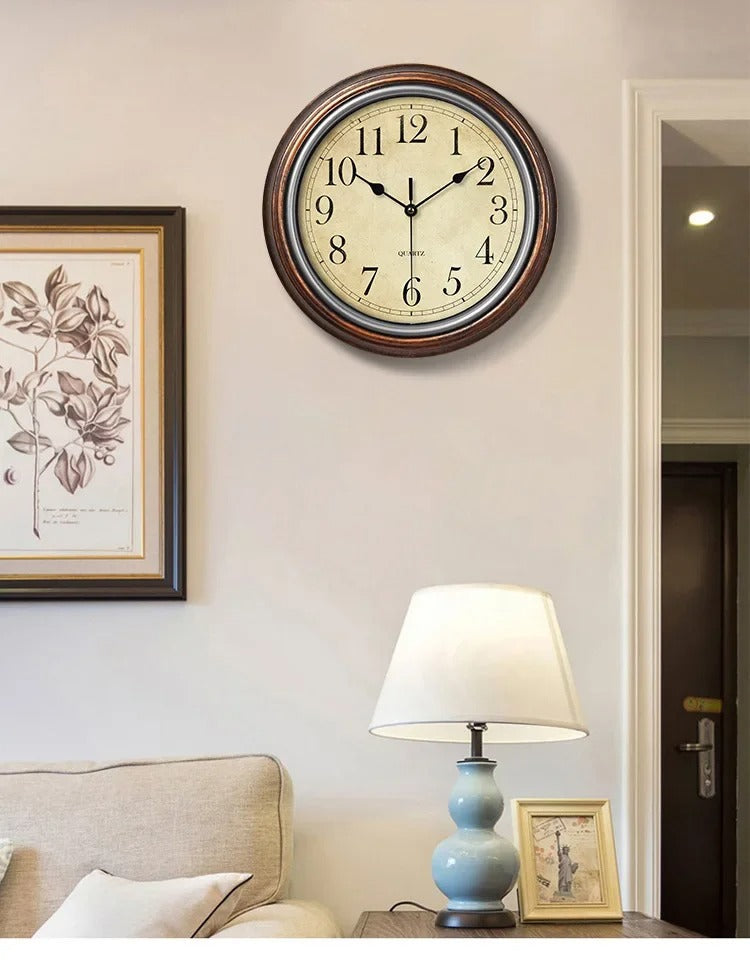 Prachtige klassieke houten wandklok, ideaal als interieurdecoratie. Stille klok met tijdloze elegantie voor elk huis.