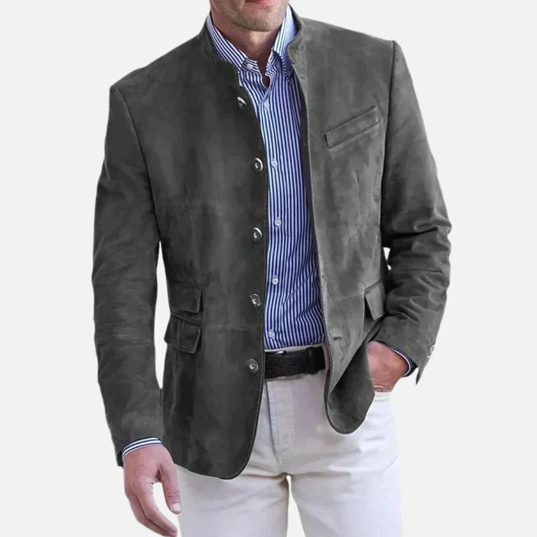 Tijdloos design heren blazer, geschikt voor formele kleding en elegante herenmode, met comfortabele pasvorm.