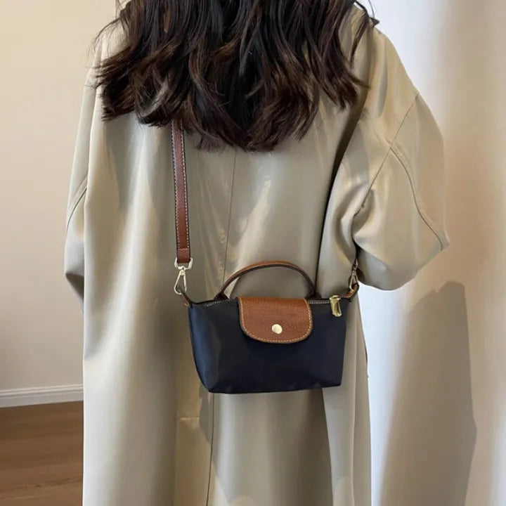 Trendy blauwe dames mini schoudertas van PU leer, een kleurrijke toevoeging aan elke modieuze outfit.