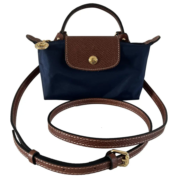 Compacte zwarte dames kruistas met verstelbare schouderband, ideaal als kleine elegante schoudertas.