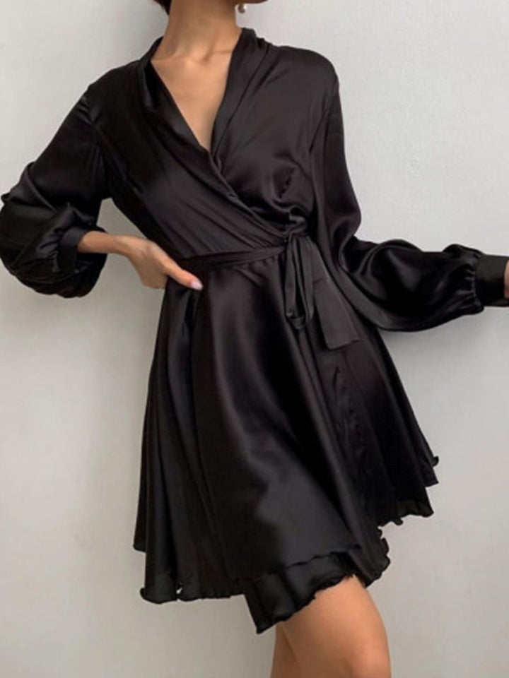 Stijlvolle casual dames overslagjurk, kort model met verstelbare riem en comfortabele pasvorm.