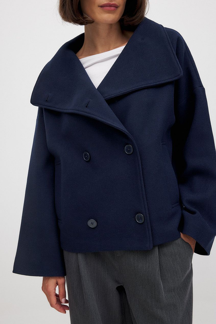 Oversized korte wollen damesjas in elegante snit, comfortabel en warm voor koud weer.