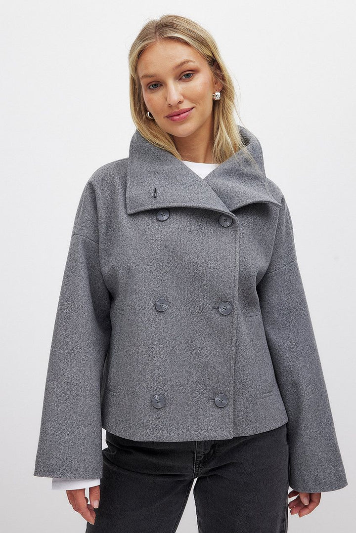 Korte, warme oversized wollen jas voor dames, een must-have winterjas met stijl.