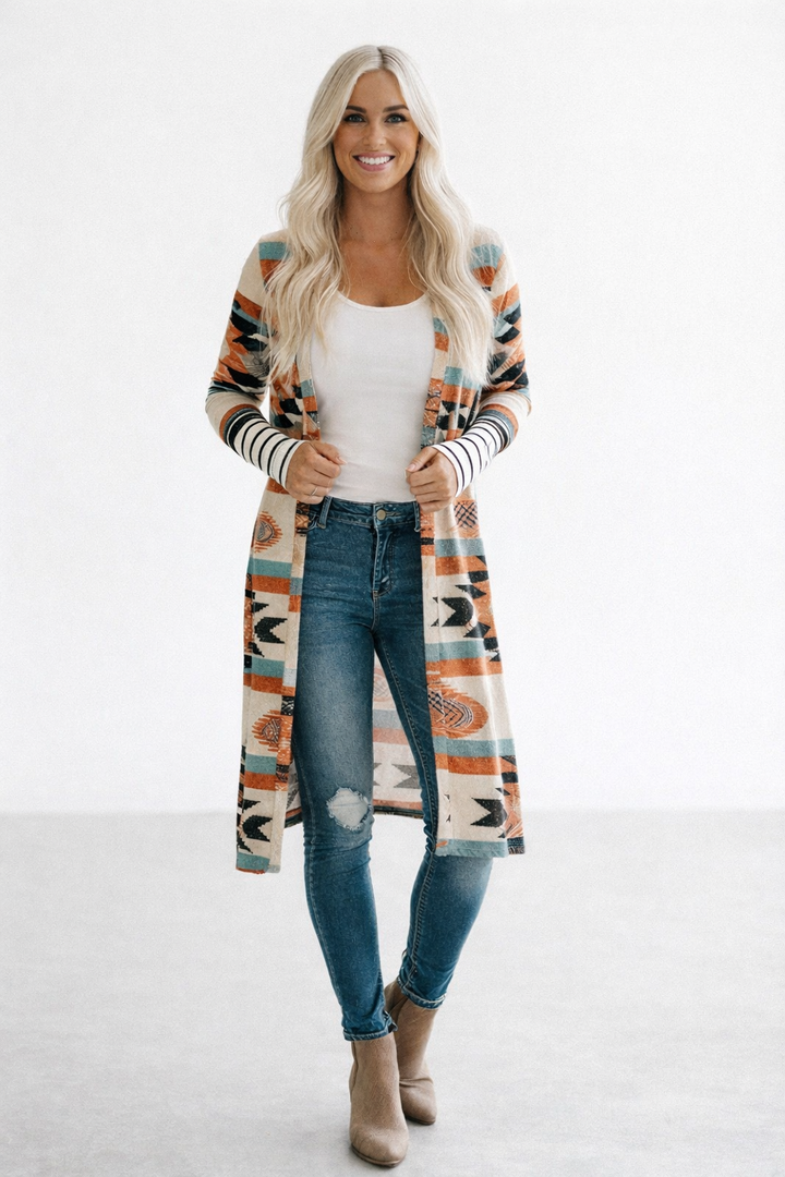 Trendy oversized damesvest, lang model met opvallend geometrisch blokpatroon; ideaal voor lente/herfst casual look.