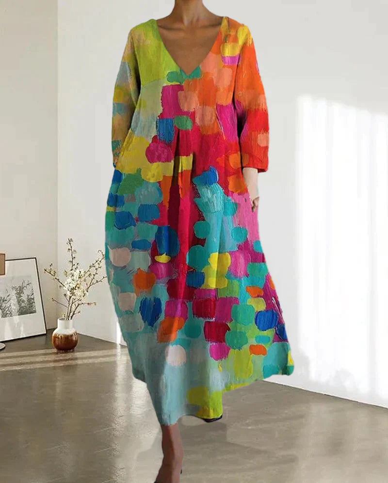 Lange dames V-hals jurk met levendige kleurrijke print, perfect voor zomer of feestelijke gelegenheden.