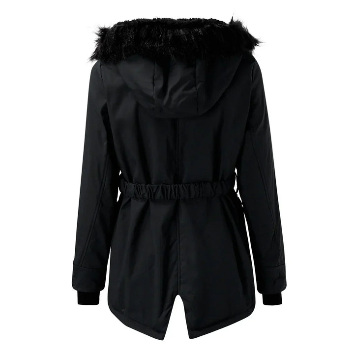 Lange dames winterjas met capuchon, gewatteerde stof en stevige rits, voor stijlvolle warmte en bescherming in de winter.