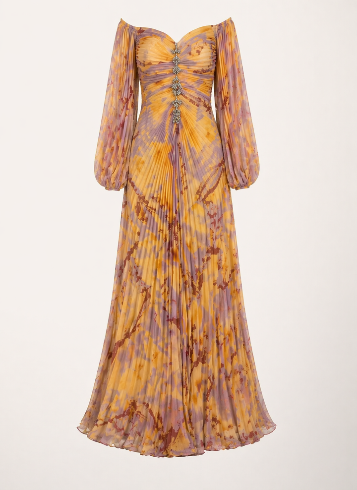 Stijlvolle oranje avondjurk met lange geplooide split, perfect voor dames die elegantie zoeken bij gala's.