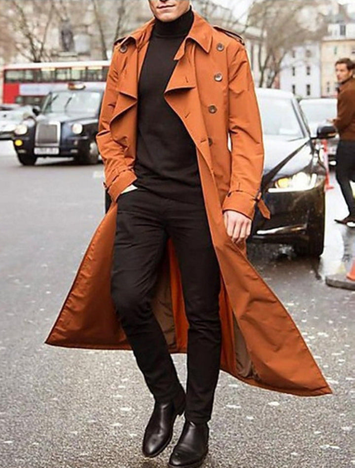 "Lange heren trenchcoat, klassiek en elegant design, dubbele knopenrij, hoogwaardige stof, tijdloze uitstraling."
