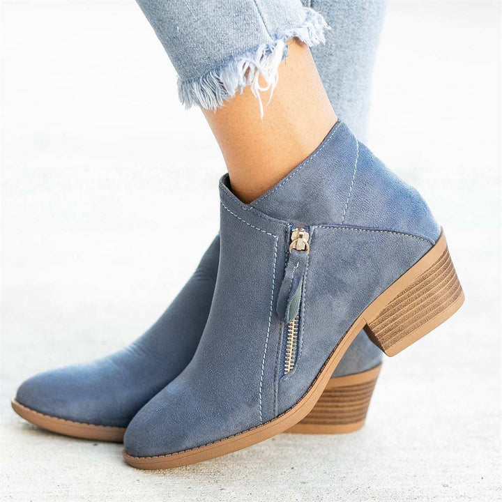 Dames enkellaarsjes van leer met orthopedische ondersteuning in blauw.
