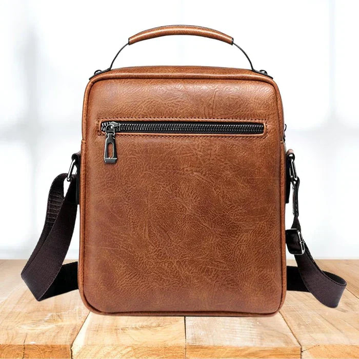 Luxe bruine leren schoudertas voor dames, elegant en duurzaam.