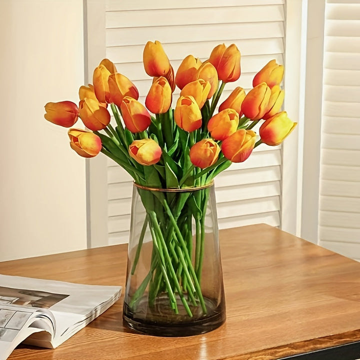 Elegante presentatie van 15 kunst tulpen, perfect als blikvanger in elk interieur.