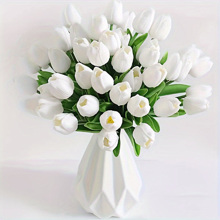 Feestelijke decoratie met 15 levensechte kunst tulpen voor bruiloften en evenementen.