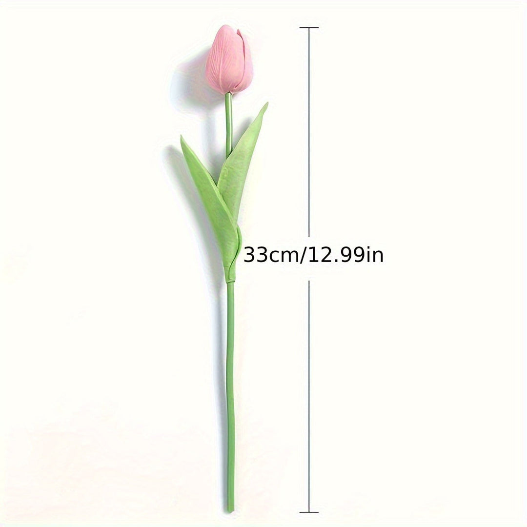 Close-up van een realistische kunst tulp uit de 15-delige set voor interieur.