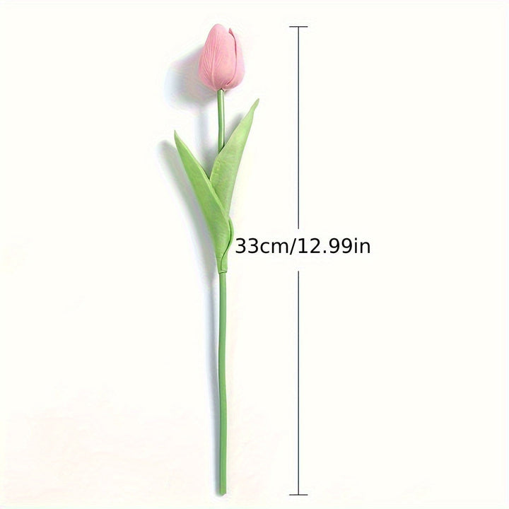 Close-up van een realistische kunst tulp uit de 15-delige set voor interieur.
