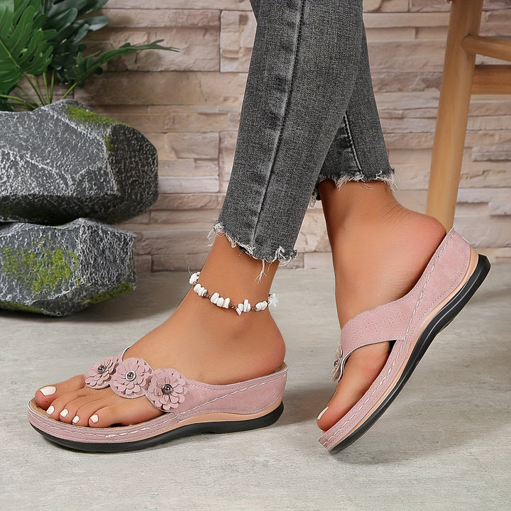 "Liana dames orthopedische sandalen in blauw, bruine zool, verstelbare bandjes, ergonomisch voetbed, stijlvolle schoenen."