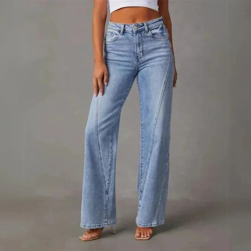 Modieuze dames spijkerbroek met wijde pijpen en hoge taille, ideaal voor comfort en stijl.