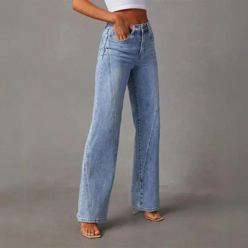 Casual lichtblauwe dames jeans, hoge taille en wijde pijpen, veelzijdig voor elke modieuze outfit.