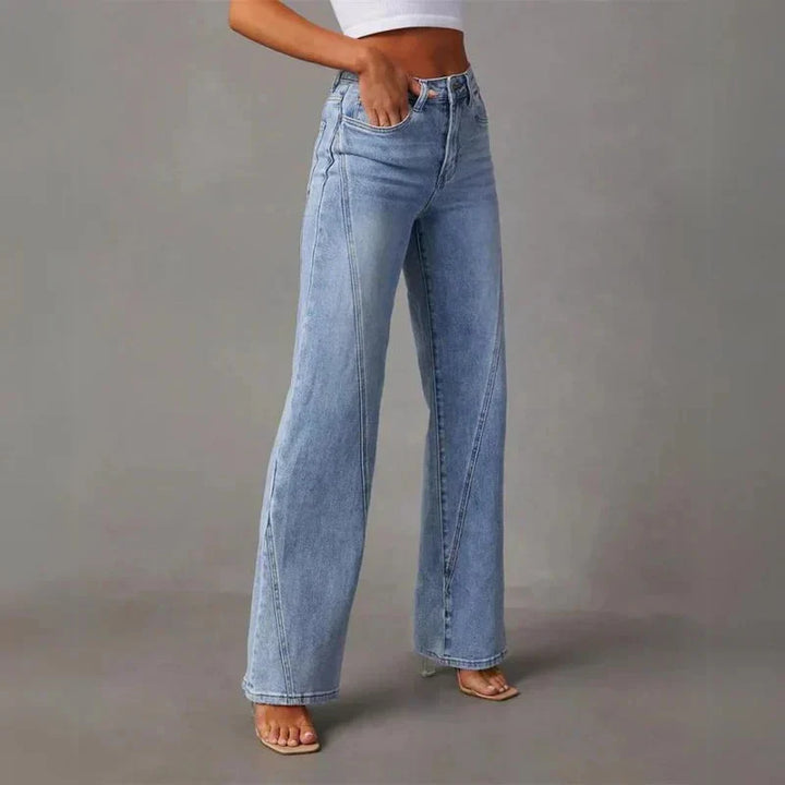 Casual lichtblauwe dames jeans, hoge taille en wijde pijpen, veelzijdig voor elke modieuze outfit.