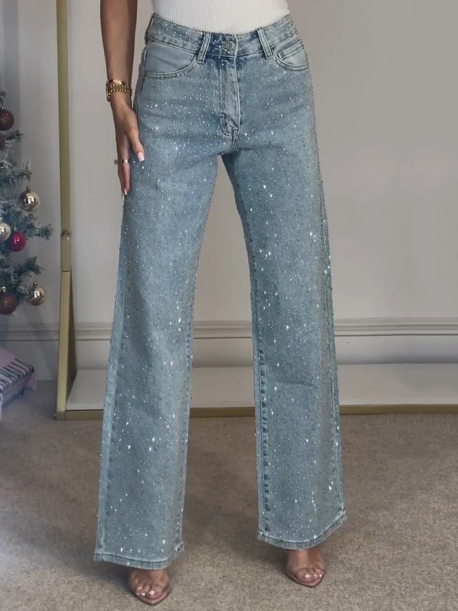 Trendy lichtblauwe flared jeans voor dames met feestelijke glinstering en hoge taille; ideale avondkleding.