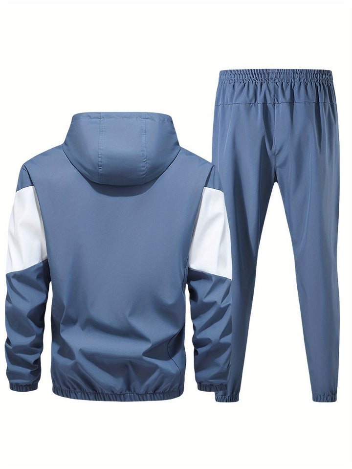 Complete heren loungewear set met capuchon; een lichtgewicht en ademend trainingspak voor sport & vrije tijd.