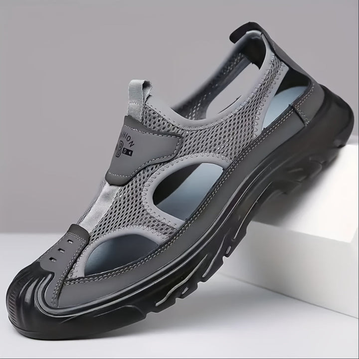 "Lichtgewicht ademende heren sportsandalen met antislip zool, ideaal voor het buitenavontuur, in grijze tint."