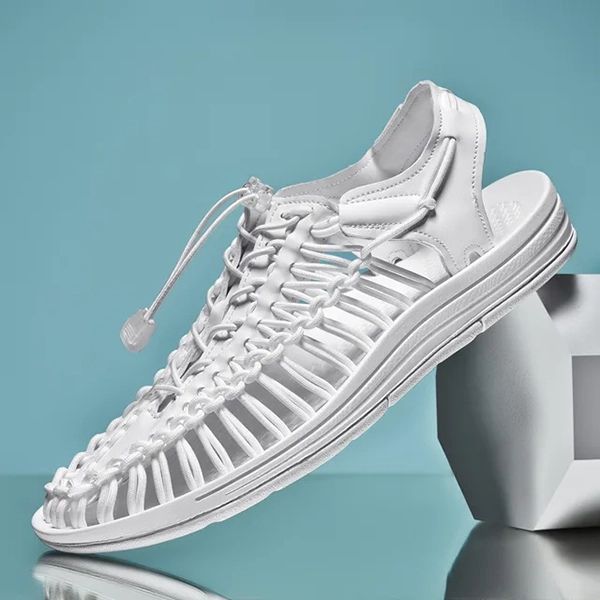 Comfortabele casual heren buitensandalen, ideaal voor strand, vakantie en zomerse activiteiten. Flexibel en stijlvol.